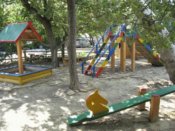 Детская площадка - Гостевой дом &quot;Карина&quot;